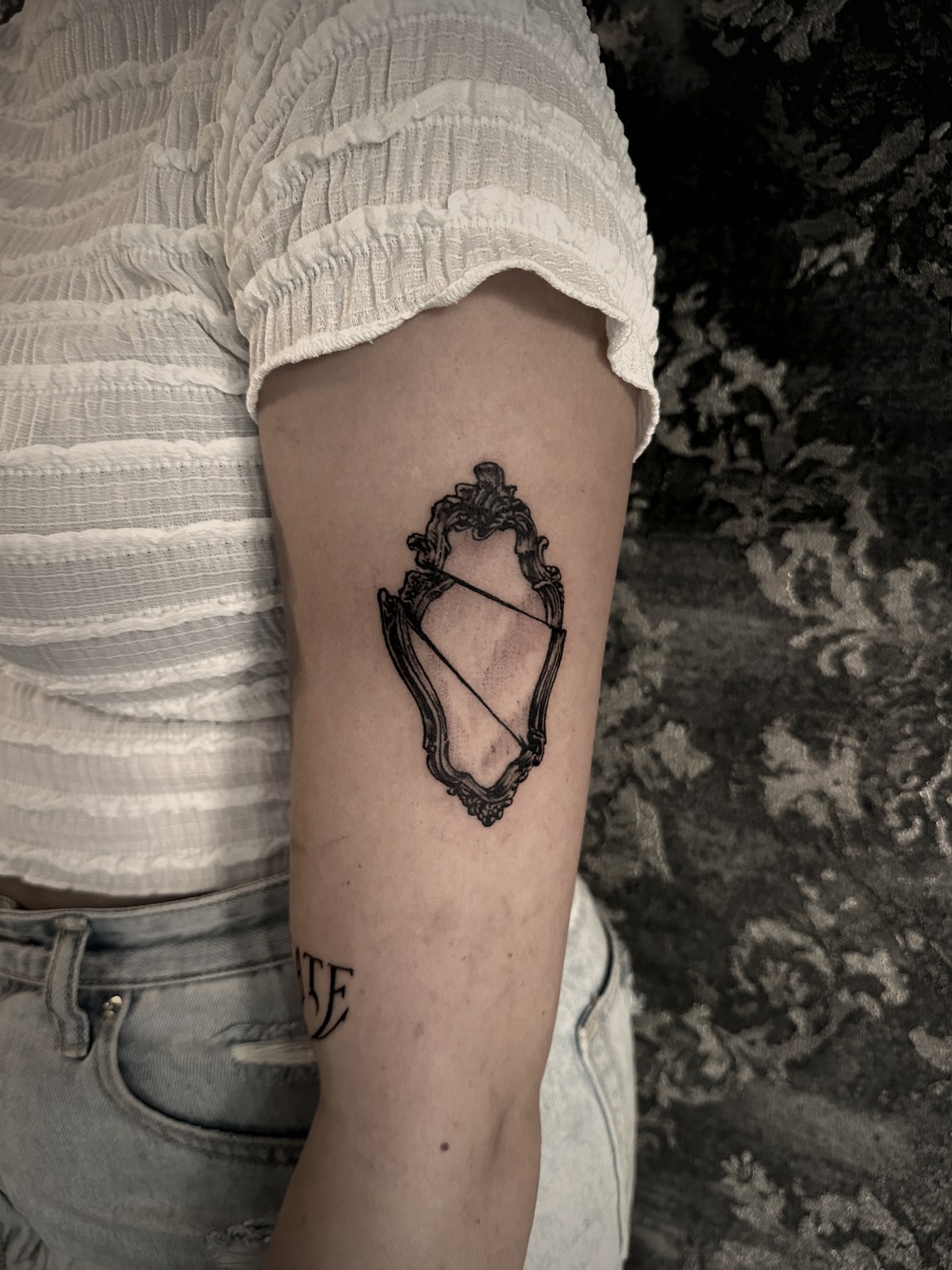 Linienspiel — Feinlinien Tattoo aus dem B Ink Atelier Schwanenstadt