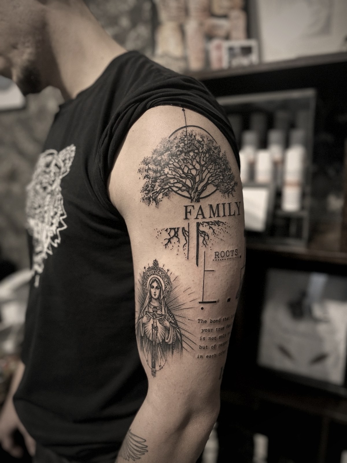 Family Roots — Feinlinien Tattoo aus dem B Ink Atelier Schwanenstadt