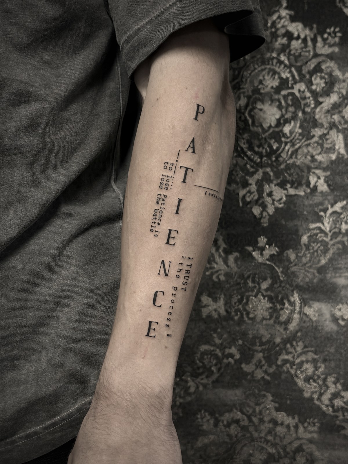 Leichtigkeit — Feinlinien Tattoo aus dem B Ink Atelier Schwanenstadt