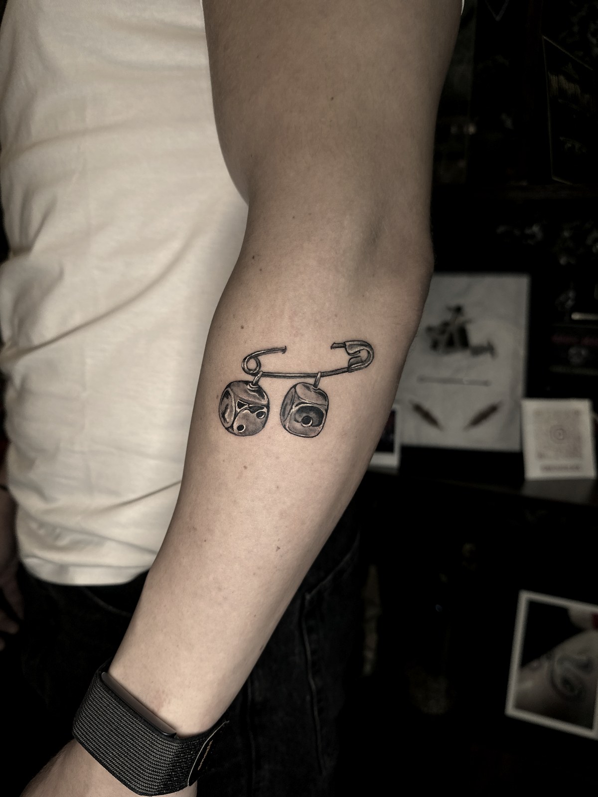 Feine Linien — Black & Grey Realism Tattoo aus dem B Ink Atelier Schwanenstadt