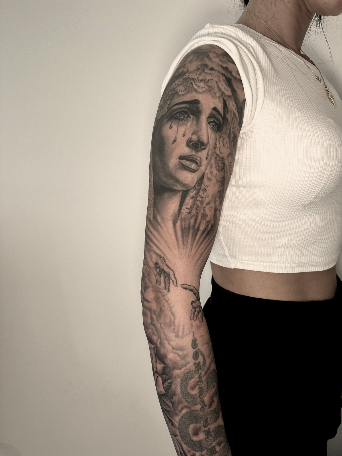 Madonna — Sleeves Tattoo aus dem B Ink Atelier Schwanenstadt