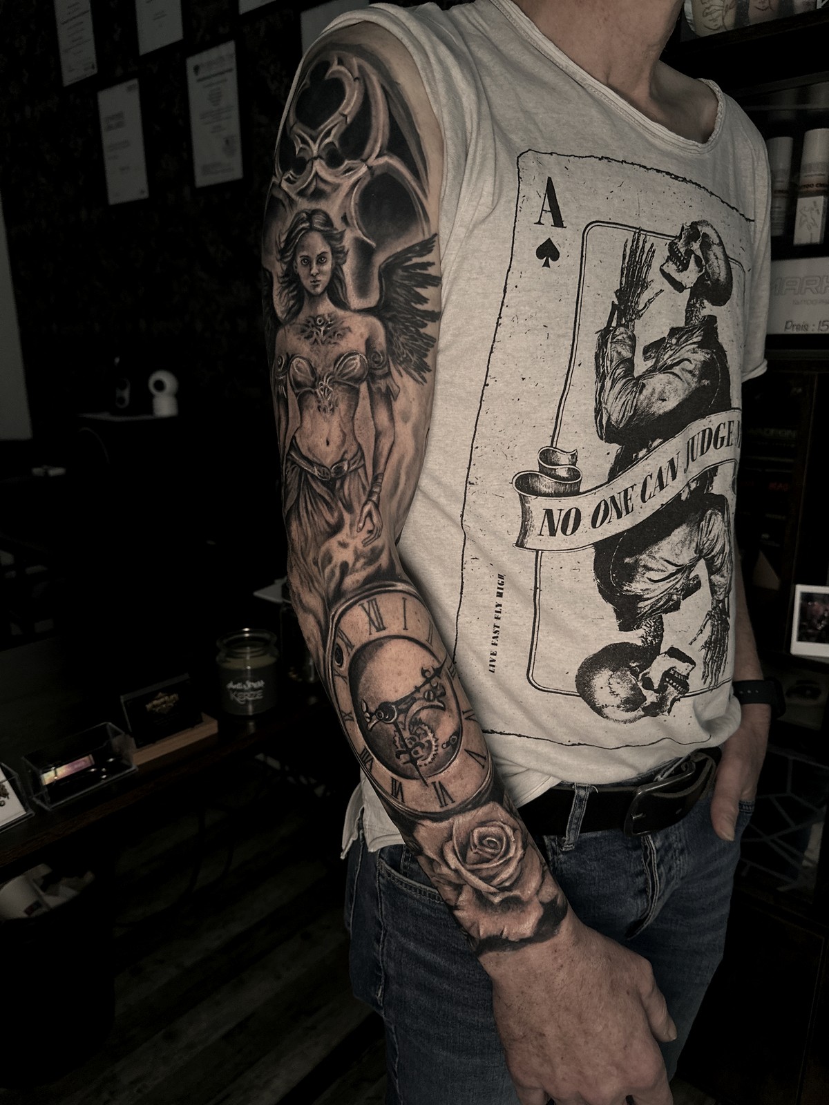 Zeit & Rose — Sleeves Tattoo aus dem B Ink Atelier Schwanenstadt